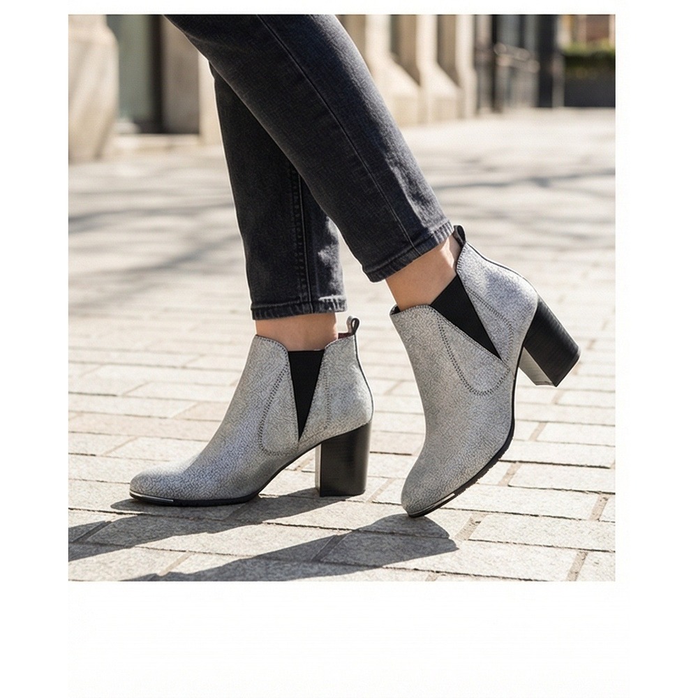 Report Signature 7M Silver Cracked Leather Pointed Toe Ankle Boots Block Heel